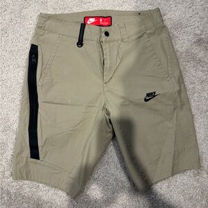 Nike Men’s tan shorts size 30